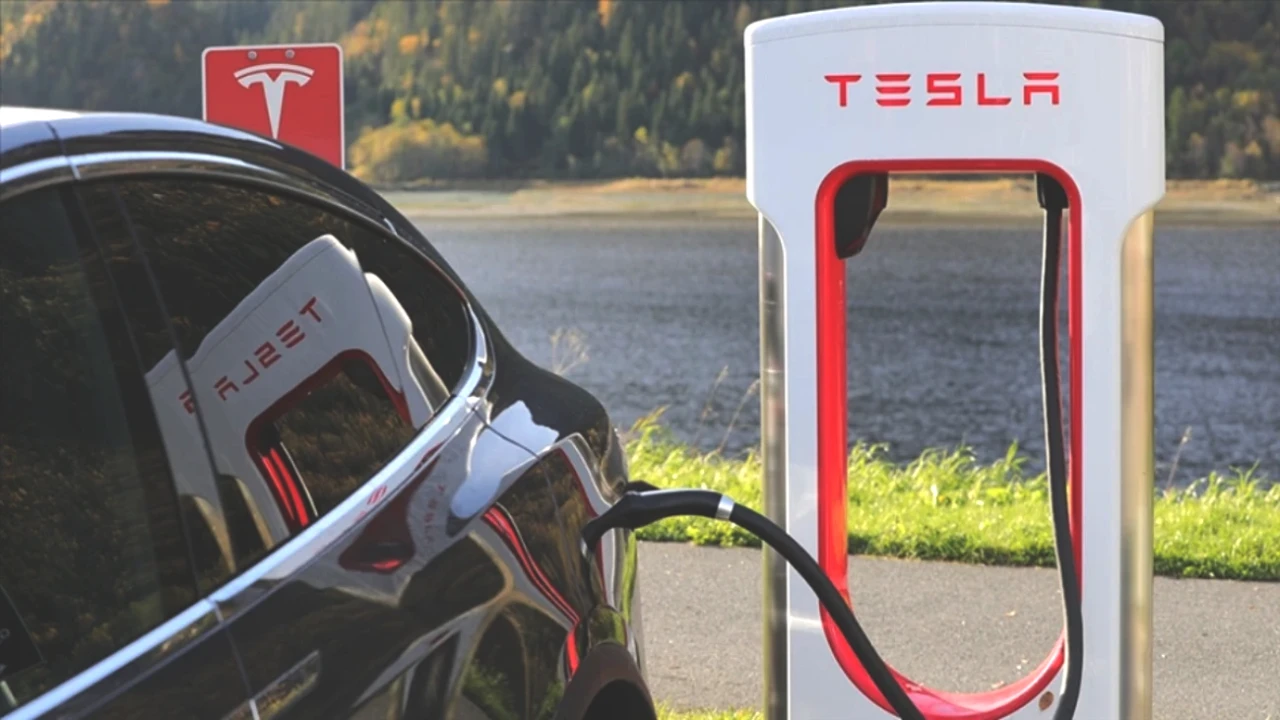 2025'te Tesla Şarjına Büyük Zam! Yeni kWh Ücretlerini Keşfedin!